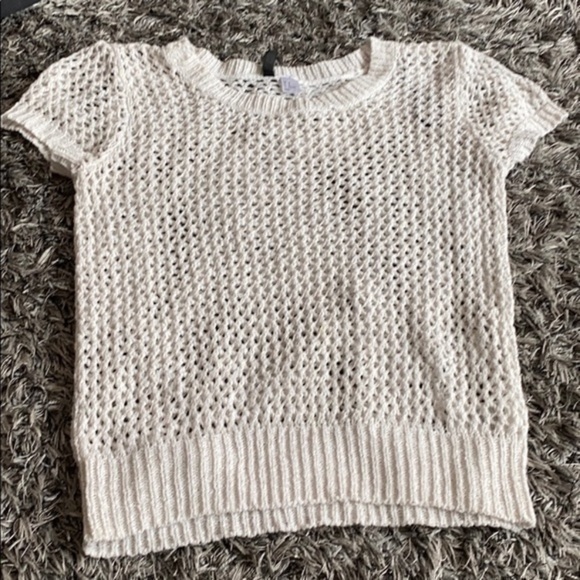 H&M Tops - H&M white mesh style top see pics gently used.